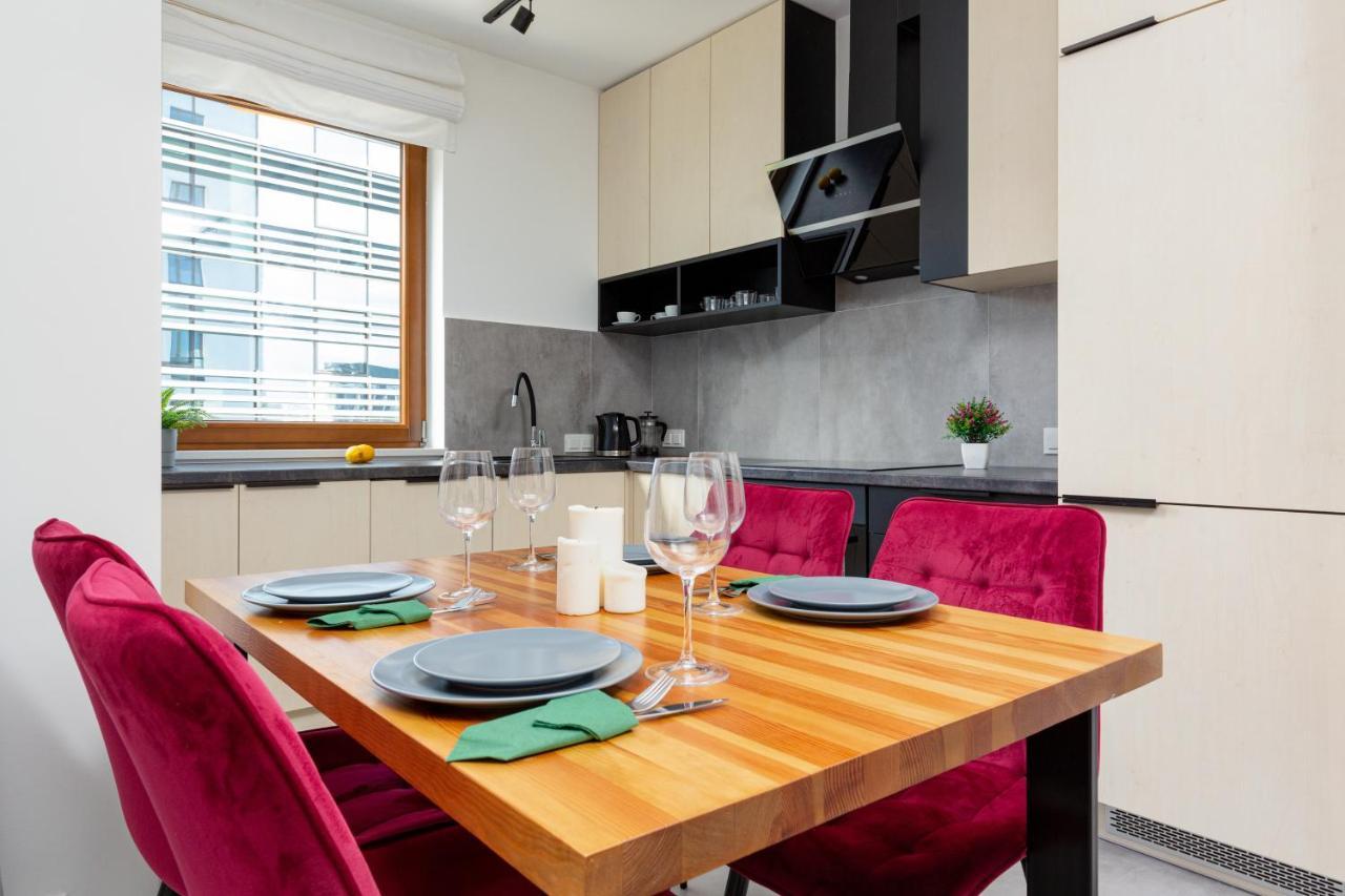 City Center Apartments Grzybowska With Parking By Noclegi Renters Varşova Dış mekan fotoğraf