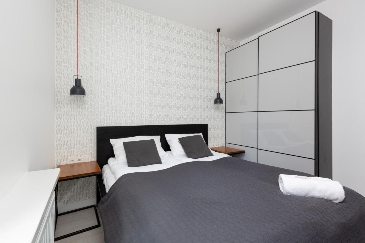 City Center Apartments Grzybowska With Parking By Noclegi Renters Varşova Dış mekan fotoğraf